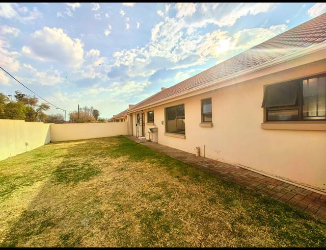 3 BEDROOM TOWNHOUSE FOR SALE IN VAALPARK